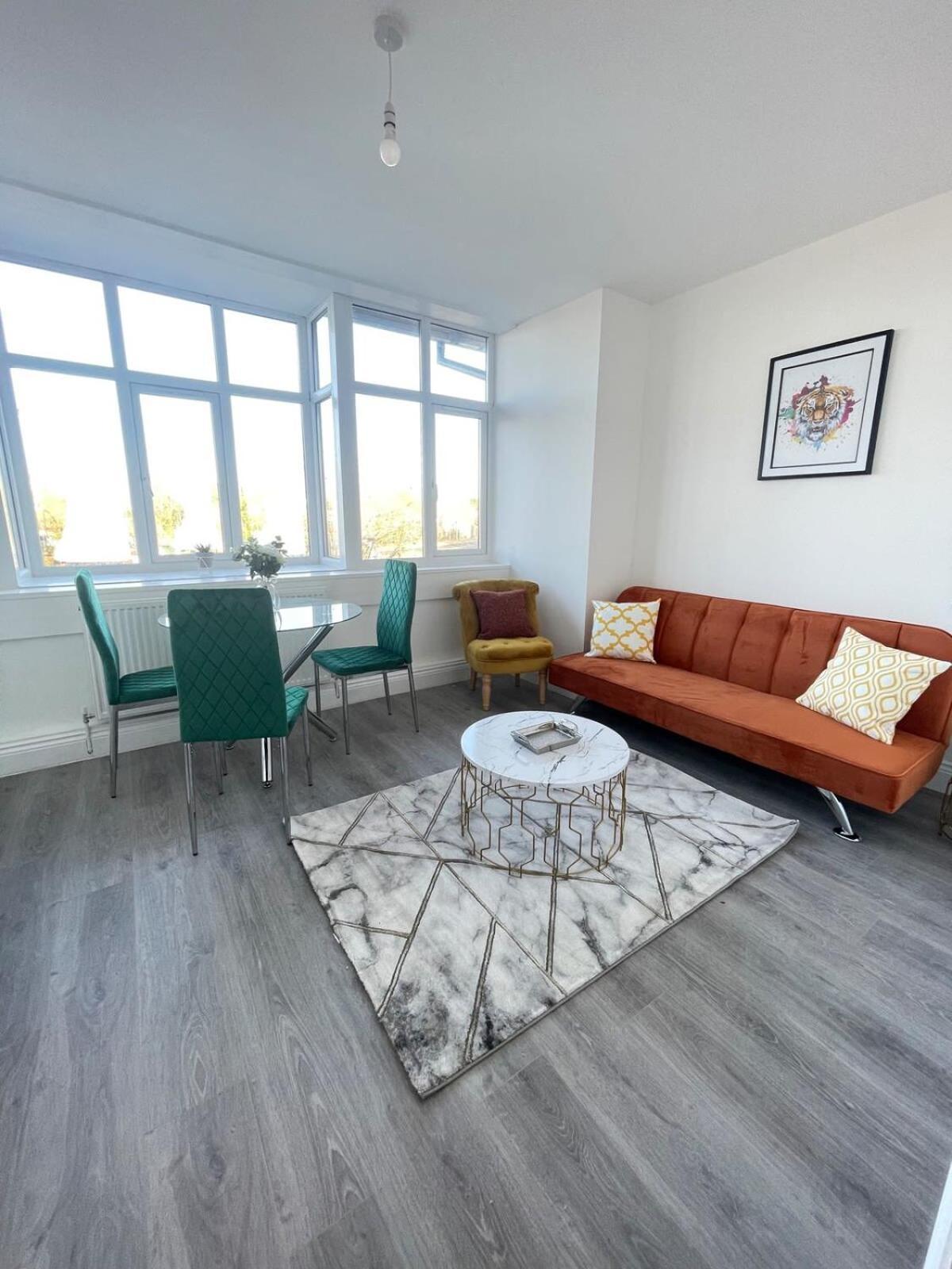1 Bedroom Apartment - Flitwick - Contractor Friendly - Tourist Ready - Full Kitchen - Wifi - Smart Tv - Sofa Bed - Free Parking - Ideal For Short Or Long Stays Exteriör bild